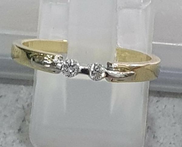Feiner Diamantring aus 585er Gelb und Weißgold, Größe 53, Gewicht: 2,4g