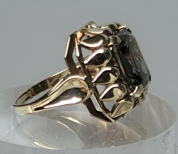 Antikschmuck: Ring aus 333er Gelbgold mit Spinell Edelstein, Größe 53, Gewicht: 5,0g