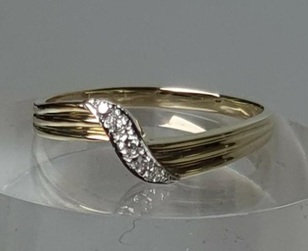 Eleganter Diamantring aus 585er Gelbgold mit fünf Diamanten, Größe 69, Gewicht: 4,1g