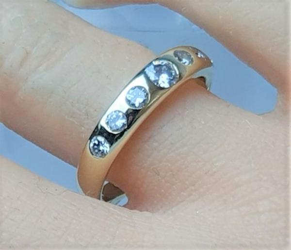 Diamantring aus 585er Gold mit 7 Diamanten, Größe 52, Gewicht: 4,0g