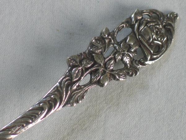 Konfitürenlöffel mit detailreicher Verzierung, 800er Silber, Gewicht: 20,9g