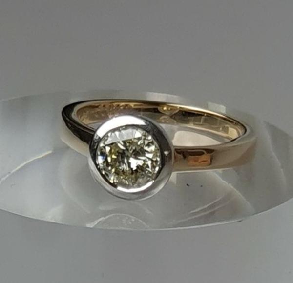 Wunderschöner Brillantsolitär mit 1.1 ct. Goldring 585 mit Zertifikat, Größe 55, Gewicht: 4,6g