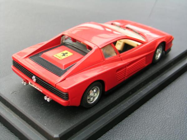 Bburago Ferrari Testarossa Coupe, rot, 1:24