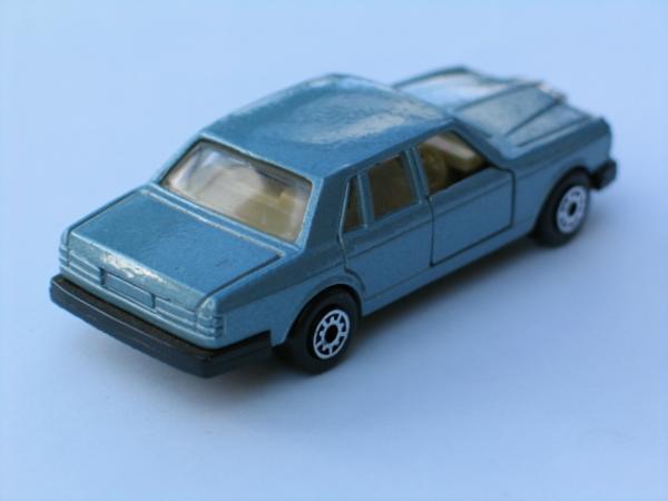 Rolls Royce Silver Spirit, hellblau, 1:69