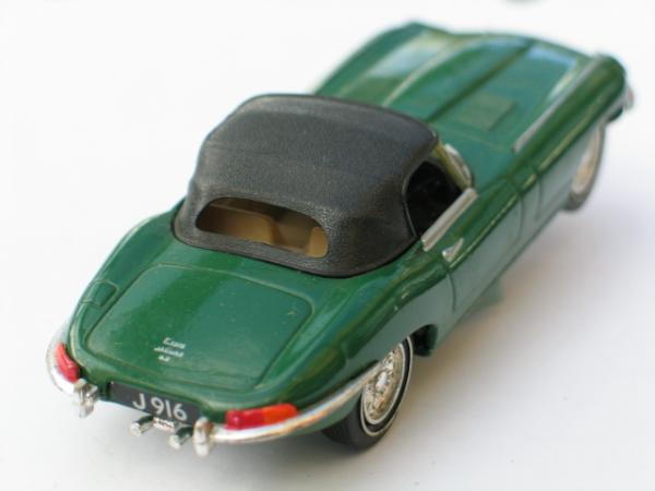 Dinky Jaguar E-Type V12 Cabrio, dunkelgrün, (ca. 10,3 x 3,7 cm)
