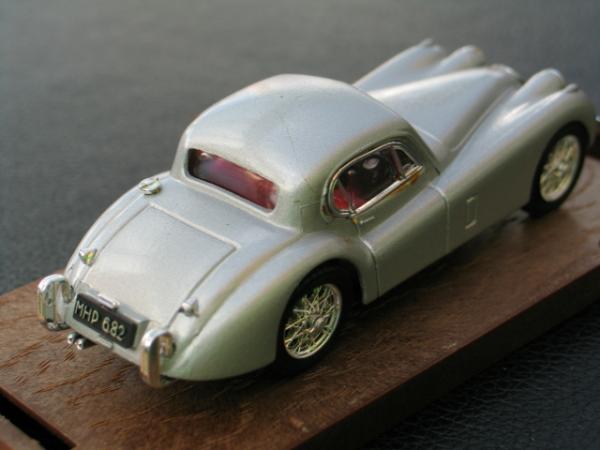 Brumm Jaguar XK 120 Coupe, silber, 1:43 in Vitrinenbox