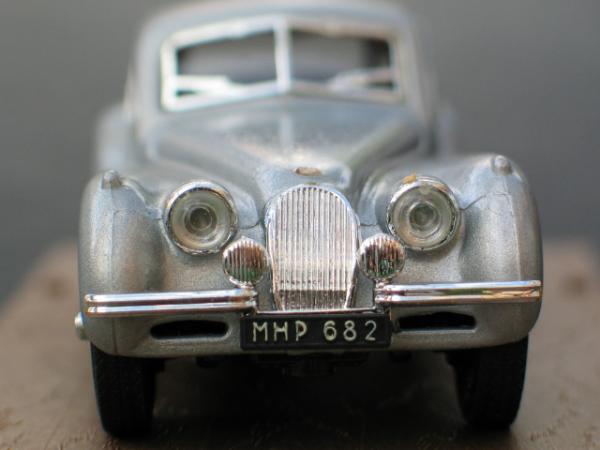 Brumm Jaguar XK 120 Coupe, silber, 1:43 in Vitrinenbox