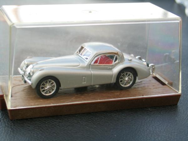 Brumm Jaguar XK 120 Coupe, silber, 1:43 in Vitrinenbox