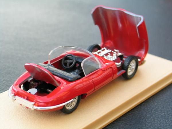 Eligor Jaguar E Type Roadster, rot, 1:43 in Vitrinenbox