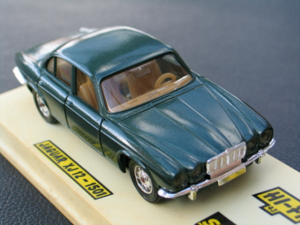 Solido Jaguar XJ 12 Sovereign, Serie II, dark green, 1:43 in Vitrinenbox