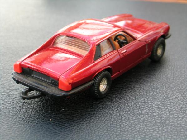 Corgi Jaguar XJ-S V12 Coupe, maroon metallic, 1:36