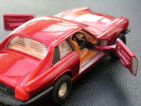Corgi Jaguar XJ-S V12 Coupe, maroon metallic, 1:36