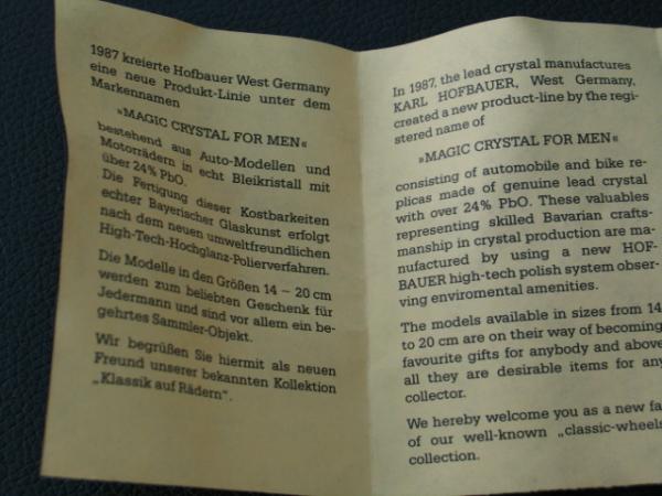 Jaguar E Coupe aus Bleikristallglas und Sockel mit Zertifikat, Masse ca. 17,0 x 7.0 cm