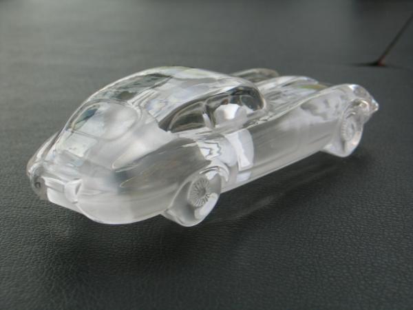 Jaguar E Coupe aus Bleikristallglas und Sockel mit Zertifikat, Masse ca. 17,0 x 7.0 cm