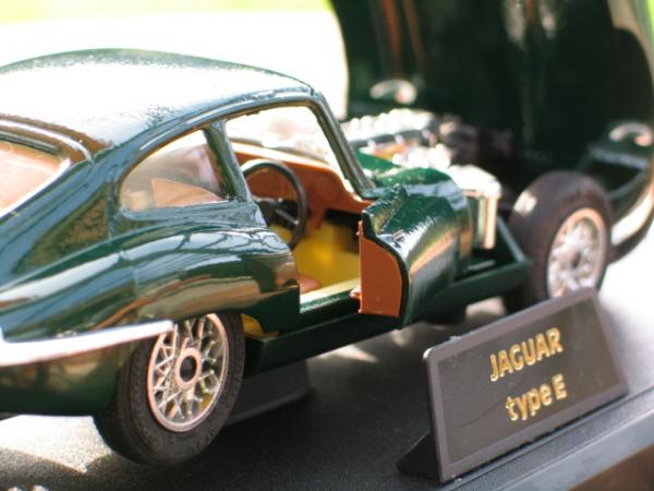 Majorette Jaguar E Type Coupe, british-racing-green, 1:24 in OVP