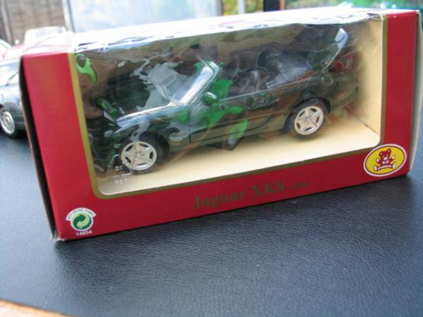 Jaguar XK-8 Roadster, green, 1:24 in OVP