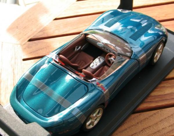 Maisto Jaguar XK 180 Roadster -Special Edition-, metallic blue, 1:18 in OVP