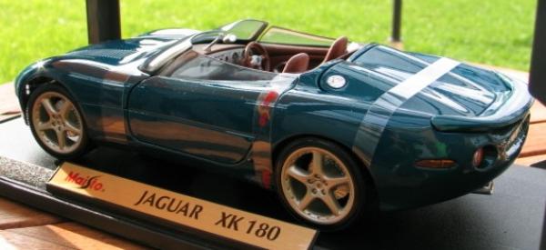 Maisto Jaguar XK 180 Roadster -Special Edition-, metallic blue, 1:18 in OVP