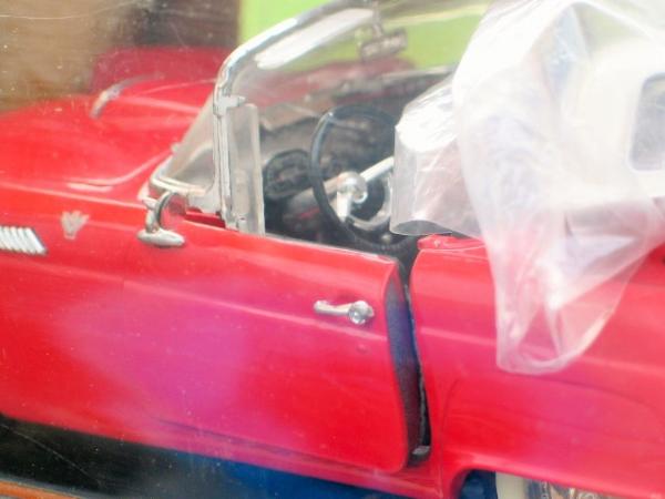 Ford Thunderbird Cabrio 1955, rot, 1:18 in OVP