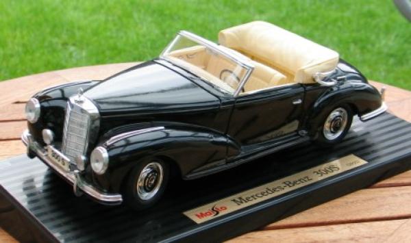 Maisto (Tchibo) Mercedes-Benz 300 S Cabriolet (1955), schwarz, 1:18 in OVP