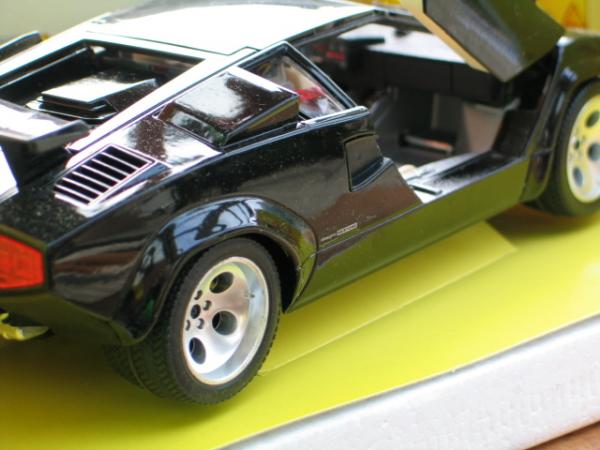 Bburago Lamborghini Countach LP 5000 S Quattrovalvole, negro, 1:18 in OVP