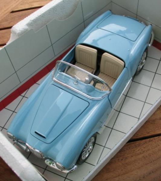 Lancia Aurelia B24 Spider, hellblau, 1:18 in OVP