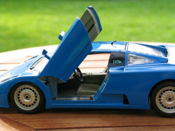 Bburago Bugatti II GB (1991), blau, 1:18