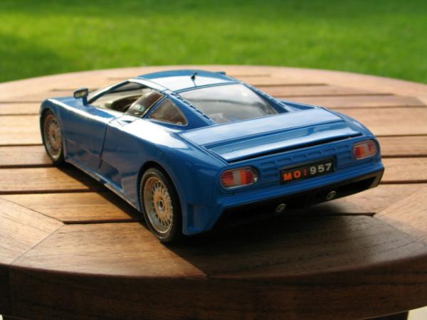 Bburago Bugatti II GB (1991), blau, 1:18