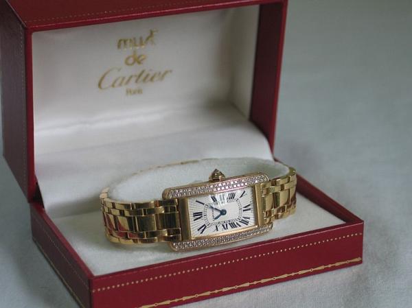 Cartier Tank Americaine Large, Damenuhr aus 750er Gold mit 99 Diamanten