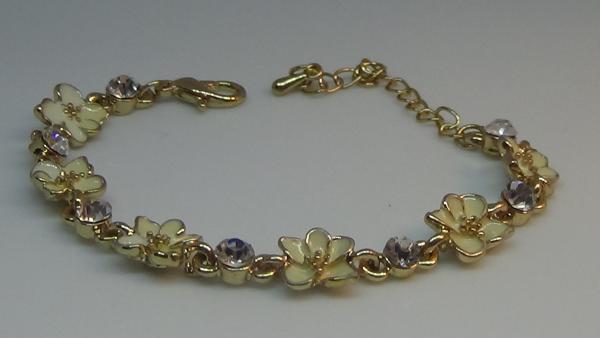 Modisches Armband aus Metall -Goldfarben mit Strasssteinchen-