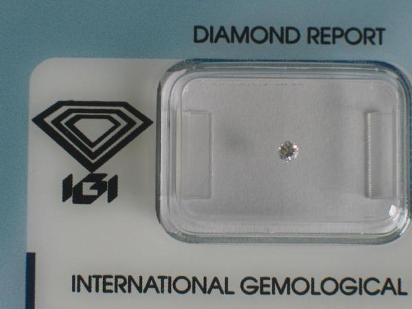 Diamant im Brillantschliff 0.05 ct / SI2 / E / Poor / mit IGI Report