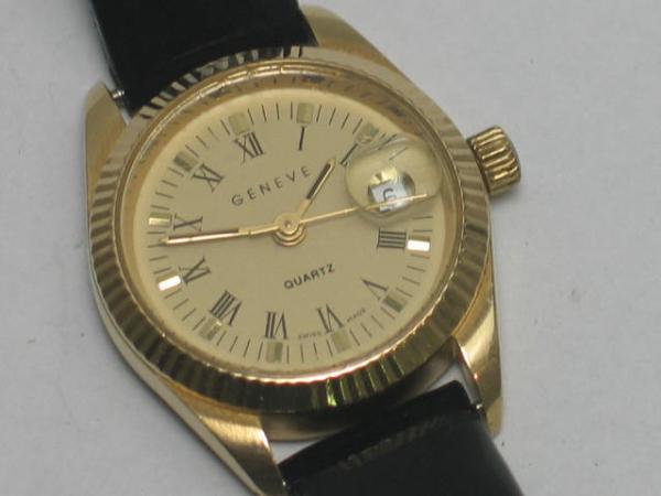 Geneve Damenarmbanduhr 750 Gold mit schwarzem Lackband
