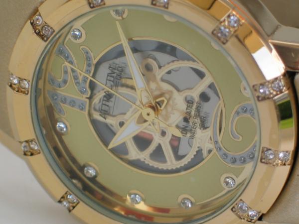 Attractive Damenuhr mit Kunstlederband, gelbgoldene Lünette mit Schmucksteinbesatz