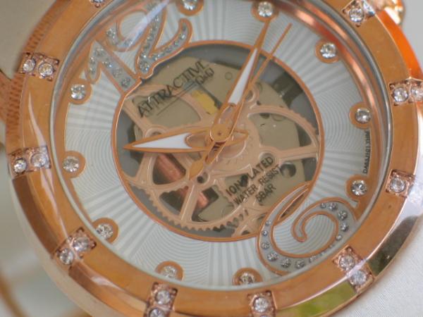 Attractive Damenuhr mit Kunstlederband, rosegoldene Lünette mit Schmucksteinbesatz