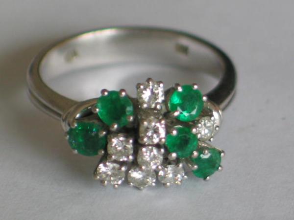 Diamant- Smaragdring aus 750er Weissgold, Größe 62, Gewicht: 7,8g