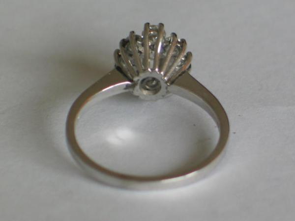 Diamant- Smaragdring aus 750er Weissgold, Größe 62, Gewicht: 7,8g