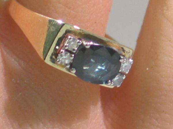 Saphirring mit 4 Diamanten aus 585er Gelbgold, Größe 55, Gewicht: 4,1g