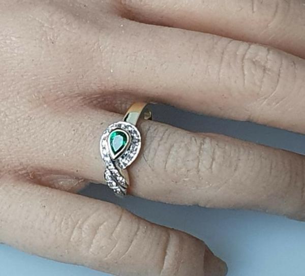 Smaragdring mit Diamantenbesatz aus 750er Gold, Größe: 55, Gewicht: 2,9g