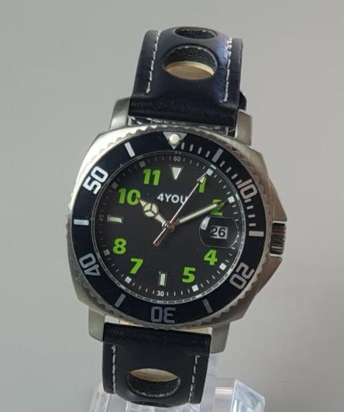 4You Unisex Armbanduhr mit gelochtem Rallyeband im Retrostil der 60er Jahre