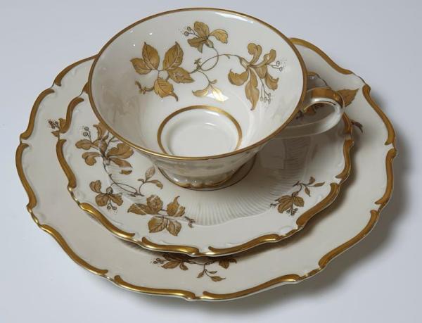 Vintage: Einzelgedeck Schirnding Kaffeetasse, Unterteller, Kuchenteller Goldapplikationen