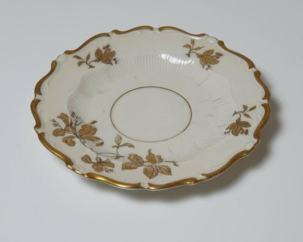 Vintage: Einzelgedeck Schirnding Kaffeetasse, Unterteller, Kuchenteller Goldapplikationen