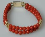 Korallenarmband mit Goldapplikationen aus 750er Gold, Länge 19,0 cm, Gewicht: 21,0g