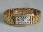Cartier Tank Americaine Large, Damenuhr aus 750er Gold mit 99 Diamanten